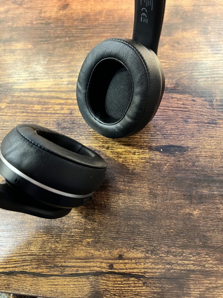 Another view, showing shallowness of the stock earpads